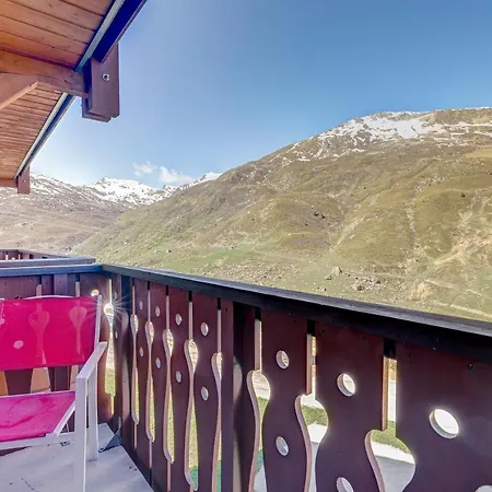 Les Valmonts 403 Apartment